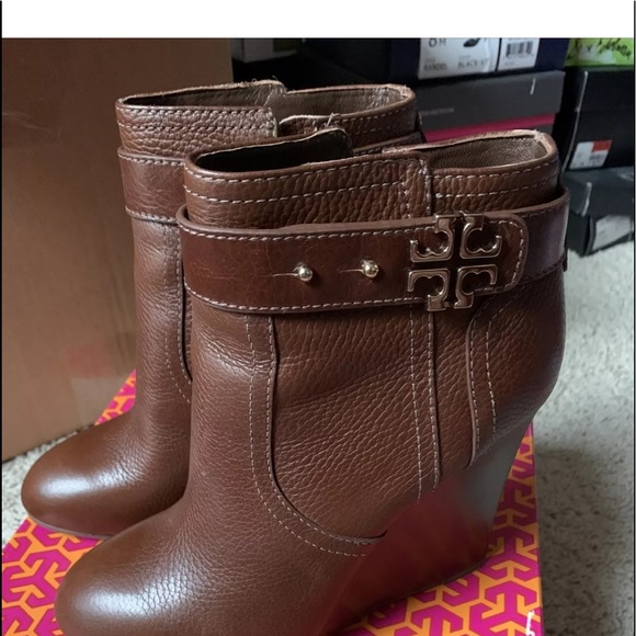 TORY BURCH ELINA WEDGE LEATHER BOOTIES SIZE 8 NEW WITH BOX AND DUST BAG - Picture 3 of 10